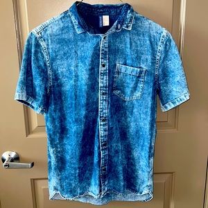 H&M divided acid washed denim short sleeve button down